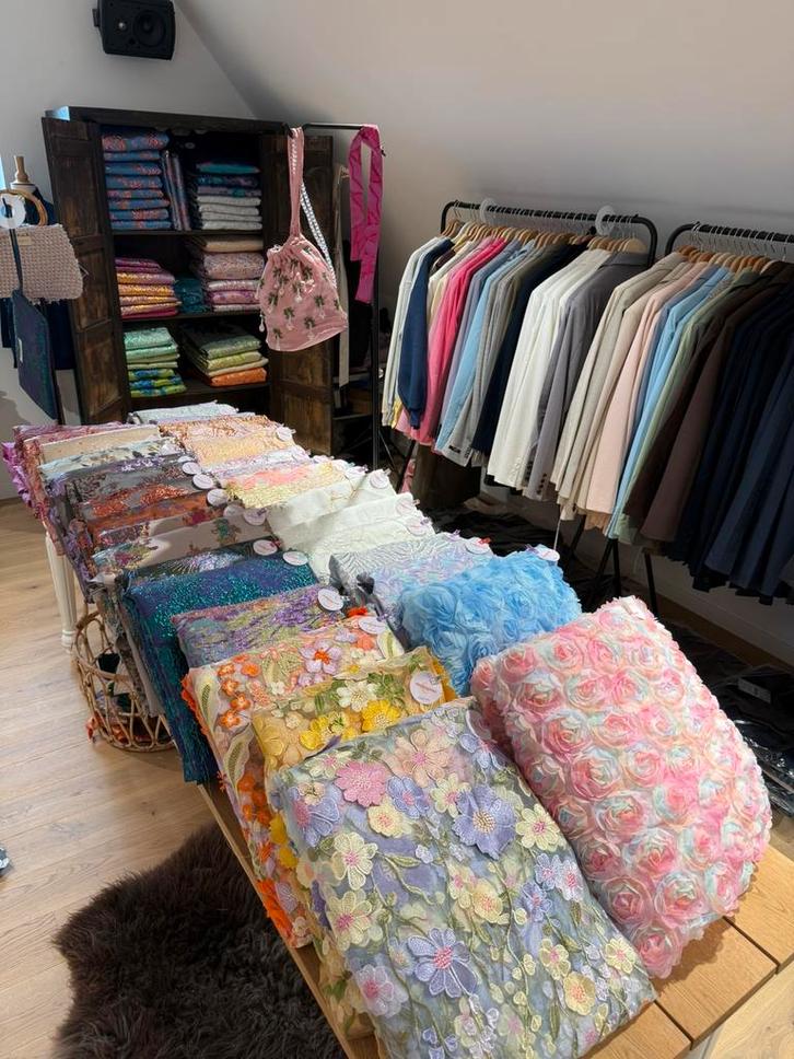 Zaterdag UITVERKOOP stoffen, blazers en handwerk, Hobby en Vrije tijd, Stoffen en Lappen, Nieuw, Ophalen