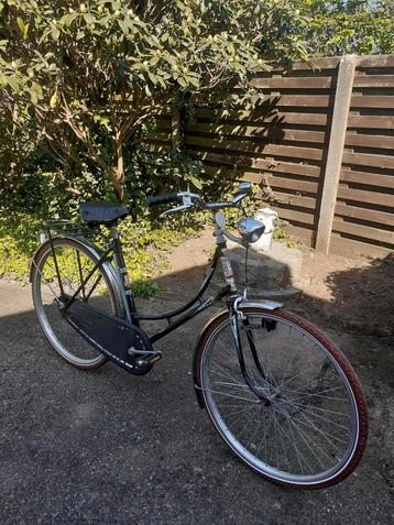 Vintage damesfiets beschikbaar voor biedingen