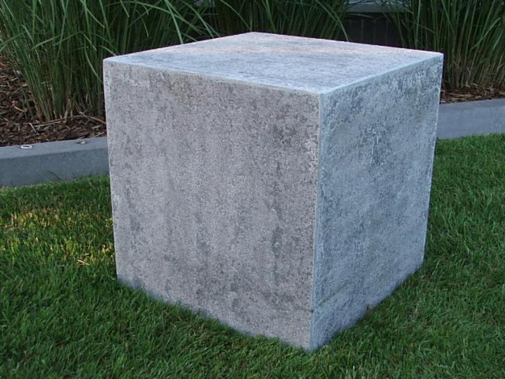 Blauwsteen zuil  40 cm x 40 cm x 40 cm ook andere maten !!!, Tuin en Terras, Tuinbeelden, Nieuw, Abstract beeld, Steen, Ophalen of Verzenden