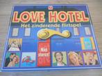 love hotel, Hobby en Vrije tijd, Gezelschapsspellen | Bordspellen, Ophalen of Verzenden, Zo goed als nieuw