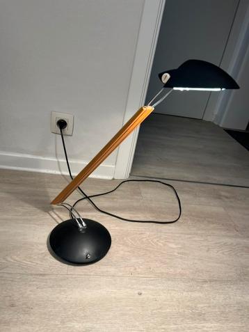 Lampe de bureau en bois avec socle noir beschikbaar voor biedingen