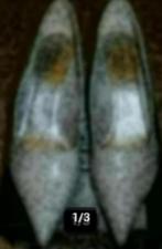 Escarpins KEN gris clair talons noirs brillants 41 NEUFS, Vêtements | Femmes, Chaussures, Escarpins, Enlèvement ou Envoi, Gris