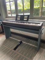 Yamaha P45 met tafelstand, cover, pedaal en metronoom, Muziek en Instrumenten, Ophalen, Gebruikt, Zwart, Digitaal
