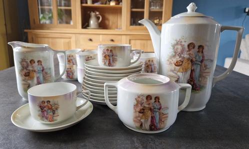 koffieservies voor 12 personen Victoria porselein, Antiek en Kunst, Antiek | Servies compleet, Ophalen of Verzenden