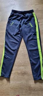 blauw met gele voetbal / trainingsbroek STVV maat Smal - 164, Sport en Fitness, Voetbal, Ophalen of Verzenden, Gebruikt, Broek