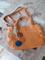 Bruine handtas met hanger bollen, Enlèvement ou Envoi, Sac à main