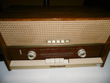 RADIO VINTAGE SIERRA DE 1960 AVEC FM EN FONCTION 220volts  beschikbaar voor biedingen