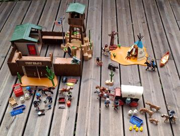 PLAYMOBIL Fort Randall 5245 + 4012 Indiaan + 5248 cowboy  beschikbaar voor biedingen