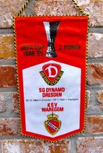 KSV Waregem - Dynamo Dresden 1988 prachtige wimpel voetbal, Verzamelen, Sportartikelen en Voetbal, Ophalen of Verzenden, Zo goed als nieuw