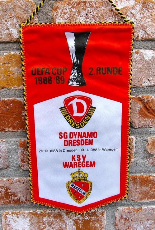 KSV Waregem - Dynamo Dresden 1988 prachtige wimpel voetbal, Verzamelen, Sportartikelen en Voetbal, Zo goed als nieuw, Ophalen of Verzenden