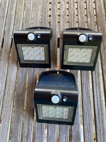 3 lampjes voor buiten op zonne-energie beschikbaar voor biedingen