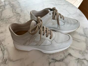 Hogan witte sneakers, zo goed als nieuw beschikbaar voor biedingen