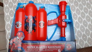 waterpistool met reservoir beschikbaar voor biedingen