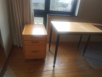 BUREAU met LADENBLOK beschikbaar voor biedingen