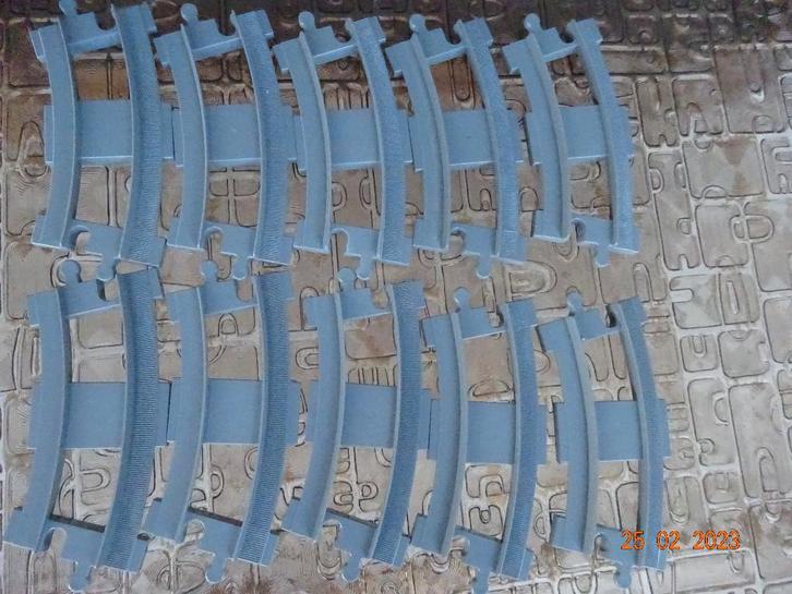 Duplo, set van 10 gebogen rails voor trein op batterijen, Enfants & Bébés, Jouets | Duplo & Lego, Duplo, Enlèvement ou Envoi