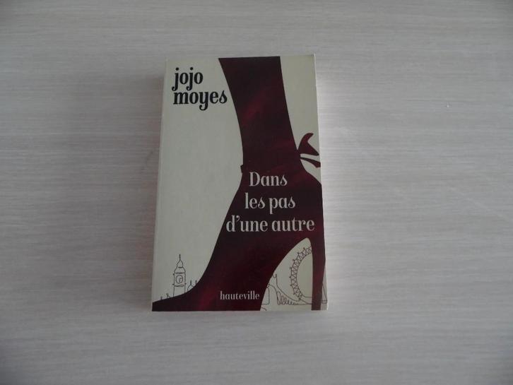 DANS LES PAS D'UNE AUTRE        JOJO MOYES, Boeken, Romans, Zo goed als nieuw, Europa overig, Ophalen of Verzenden