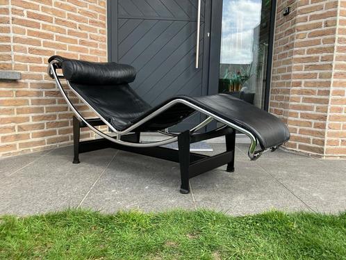 Originele Cassina LC4 Le Corbusier zwart leer en chroom, Huis en Inrichting, Zetels | Zetels en Chaises Longues, Leer, Ophalen of Verzenden