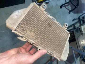 CRF1000L Africa Twin Radiator Links – OEM 19020-MJP-G51 beschikbaar voor biedingen