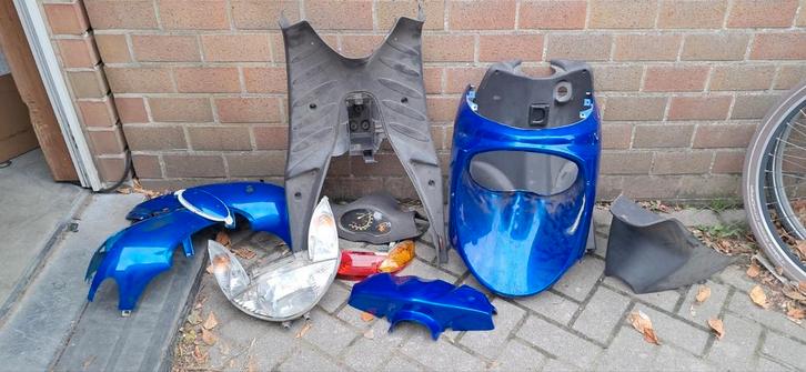 Peugeot vivacity kappenset, koplamp met pinkers, achterlicht, Fietsen en Brommers, Brommeronderdelen | Algemeen, Gebruikt, Kap