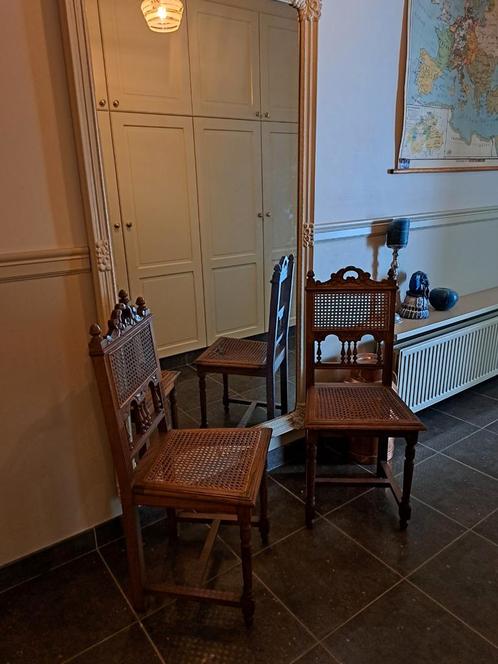 GRATUIT - 2 chaises anciennes - GRATUIT, Antiquités & Art, Antiquités | Meubles | Chaises & Canapés, Enlèvement