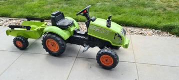 Trap tractor Claas met aanhangwagen beschikbaar voor biedingen
