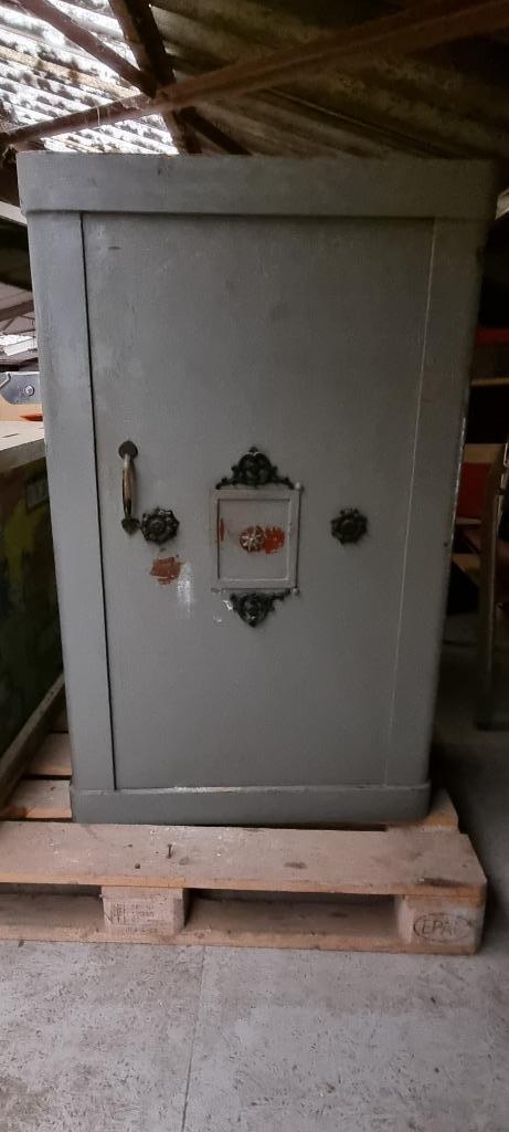 Vintage kluis. Met afsluitbaar binnenkastje., Huis en Inrichting, Brandblussers en Brandkasten, Gebruikt, Brandkast, Ophalen of Verzenden