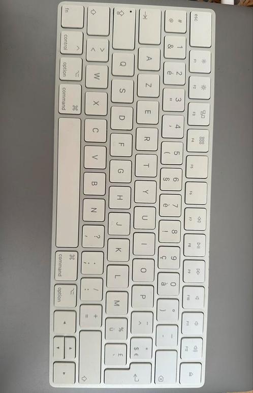Apple Magic Keyboard (Model A1644) – Draadloos, Computers en Software, Toetsenborden, Zo goed als nieuw, Azerty, Draadloos, Ophalen of Verzenden