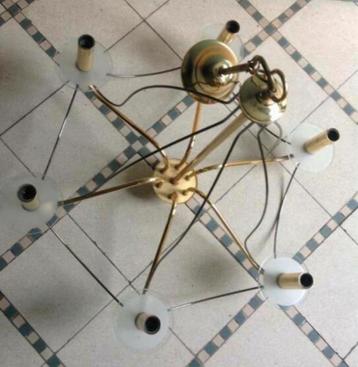 Magnifique lustre en laiton avec coupelles en verre beschikbaar voor biedingen