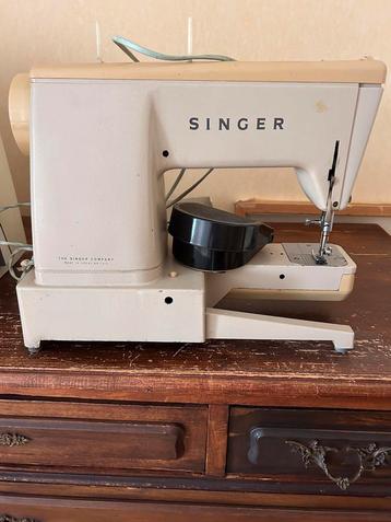 Slinger naaimachine beschikbaar voor biedingen