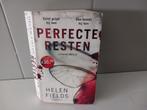Thriller Helen Fields Perfecte Resten, Ophalen of Verzenden, Gelezen, Helen Fields