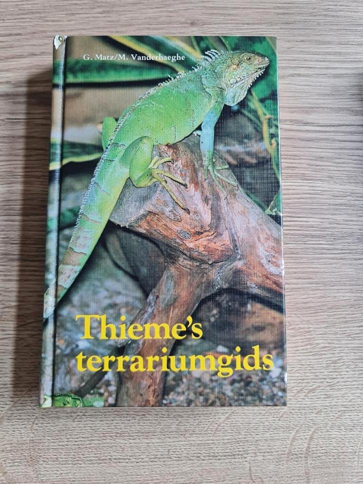 Boek : thieme's terrariumgids / G. Matz /M. Vanderhaeghe, Boeken, Dieren en Huisdieren, Zo goed als nieuw, Reptielen of Amfibieën