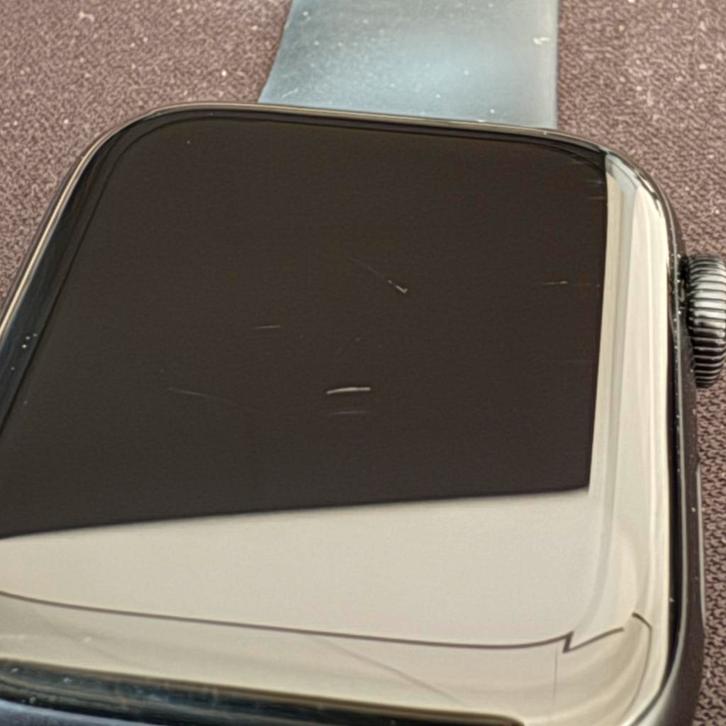 Apple Watch SE3 44mm bracelet M/L, Handtassen en Accessoires, Smartwatches, Gebruikt, iOS, Ophalen