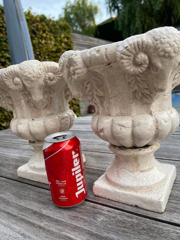 Koppel sierlijke barok vazen / bloempotten beschikbaar voor biedingen