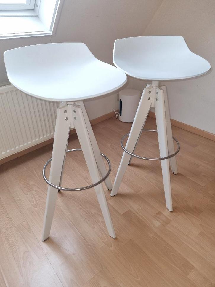 MDF Italia 'Flow Stool' 2 witte barkrukken 78cm, Huis en Inrichting, Barkrukken, Zo goed als nieuw, 60 tot 90 cm, Kunststof, Metaal