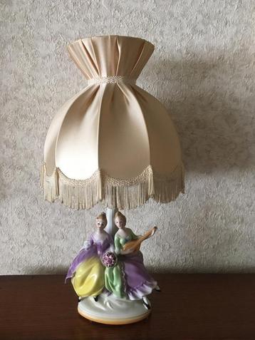 Vintage porseleinen tafellamp 2 stuks, originele lampenkap beschikbaar voor biedingen