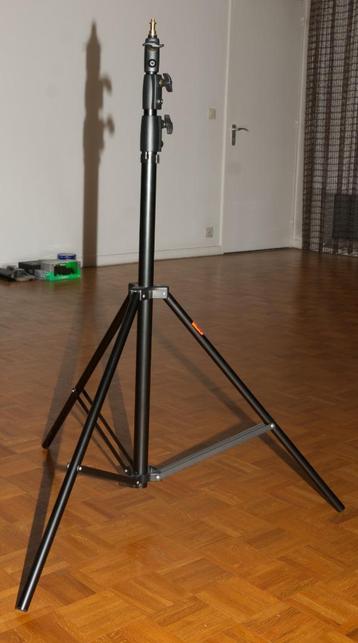 LumoPro LP608 robuust lampstatief beschikbaar voor biedingen