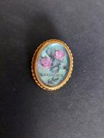 Rare broche souvenir ancienne en lucite de Lourdes fleurs, Enlèvement ou Envoi, Comme neuf, Bijoux, Christianisme | Catholique