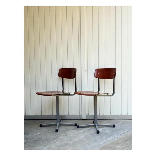 Vintage paar industriële kinderstoelen | 1970, Kinderen en Baby's, Kinderstoelen, Ophalen