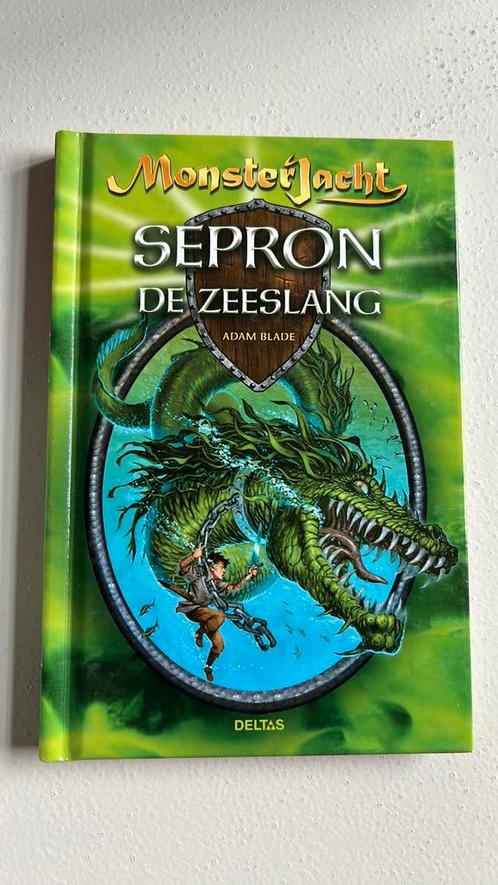 Adam Blade - Sepron de zeeslang, Boeken, Kinderboeken | Jeugd | onder 10 jaar, Zo goed als nieuw, Ophalen of Verzenden