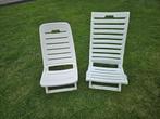 Twee witte lage opklapbare kunststof stoeltjes te koop, Tuin en Terras, Ophalen, Kunststof