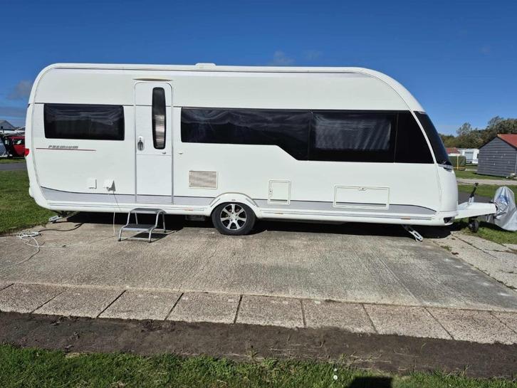 Caravan Hobby premium 560 UL, Caravans en Kamperen, Caravans, Particulier, tot en met 4, 1500 - 2000 kg, Rondzit, Hobby, 2 aparte bedden
