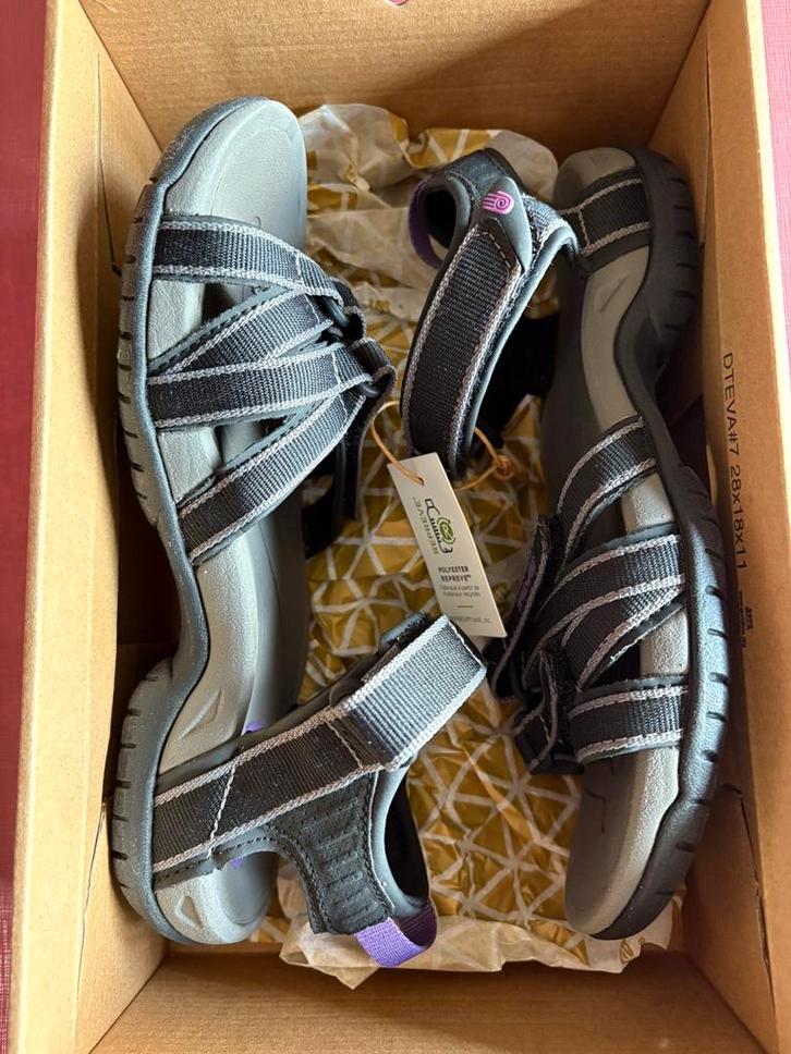 SPLINTERNIEUWE TEVA sandalen. Maat 37, Kleding | Dames, Sportkleding, Nieuw, Zwart, Ophalen