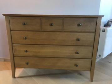 Jolie commode en plaqué chêne naturel 4 tiroirs valeur 250€ beschikbaar voor biedingen