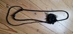 Halsketting zwart met broche, Enlèvement, Utilisé, Noir, Synthétique
