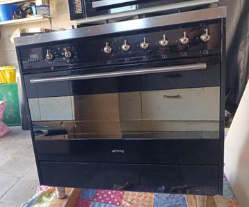 Fornuis Smeg + zwarte dampkap Smeg, Moins de 100 cm, Enlèvement, Utilisé, 50 à 100 cm