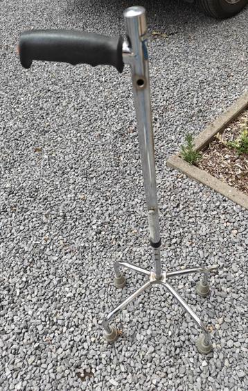 Wandelstok vierpoot beschikbaar voor biedingen
