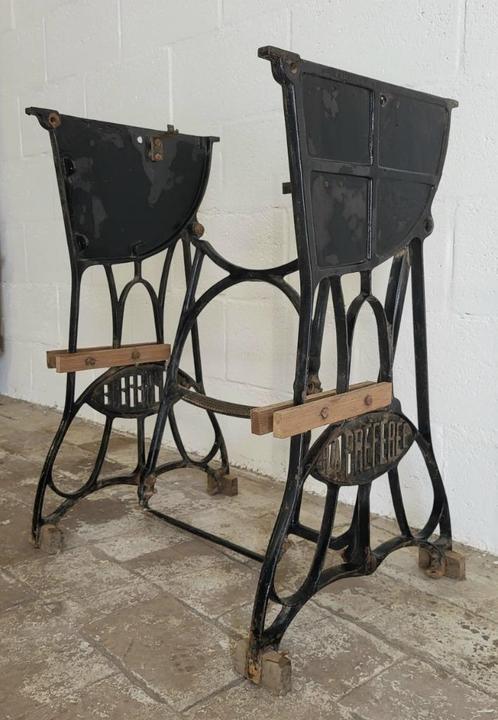 zwarte gietijzeren naaimachine met tafelbeensteun, Antiek en Kunst, Antiek | Naaimachines, Ophalen