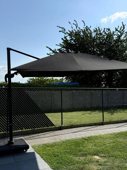 Avola zweefparasol met tiltfunctie in zwart aluminium met zw, Tuin en Terras, Parasols, Gebruikt, Zweefparasol, 3 tot 4 meter