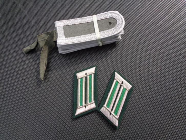 NVA schouderstukken en kraagspiegels officier, Verzamelen, Militaria | Algemeen, Landmacht, Overige typen, Ophalen of Verzenden