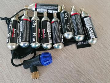 CO2 adapter met  9 patronen16 Gr beschikbaar voor biedingen